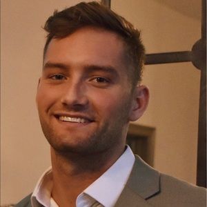 Meet your Posher, Devin